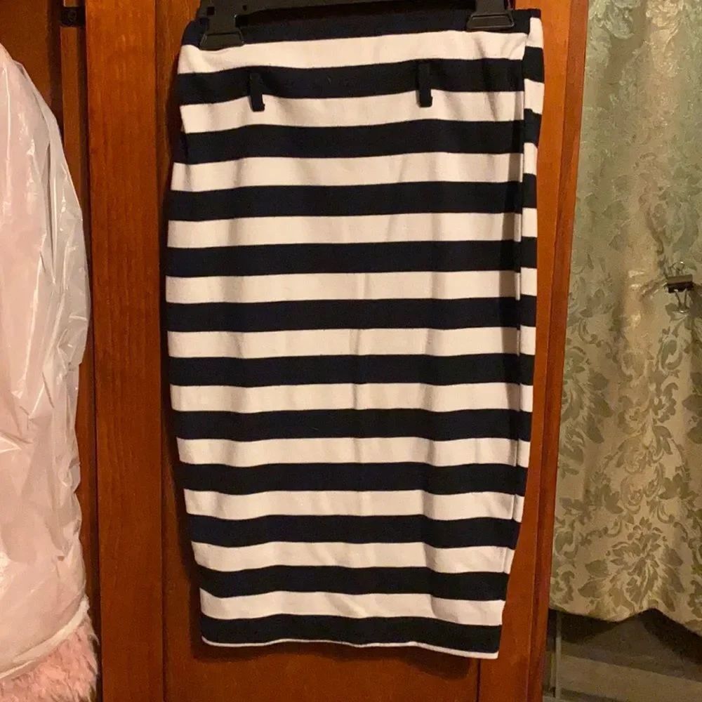 Charlotte Russe Black and White Pencil Skirt sz.xs
